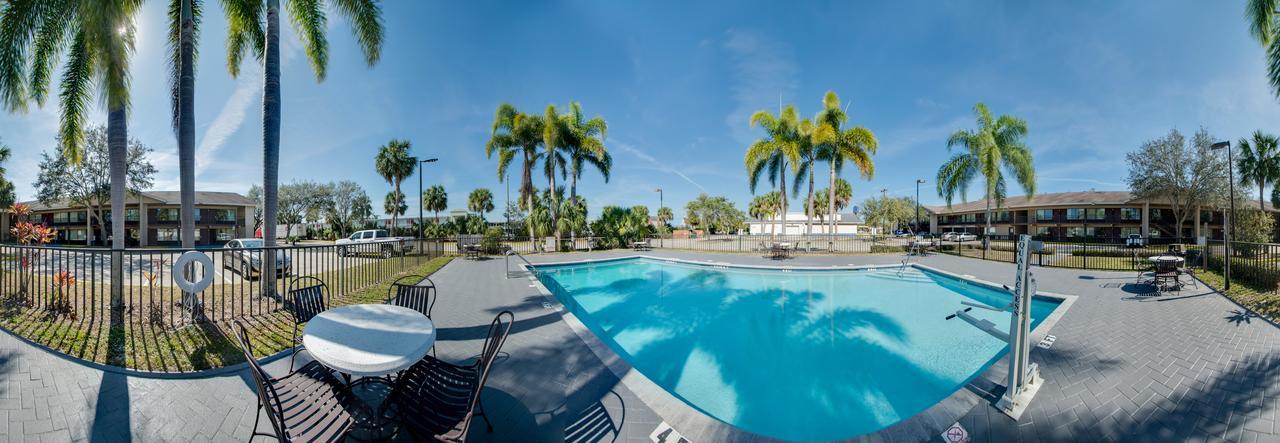 Americas Best Value Inn & Suites Мелбърн Екстериор снимка